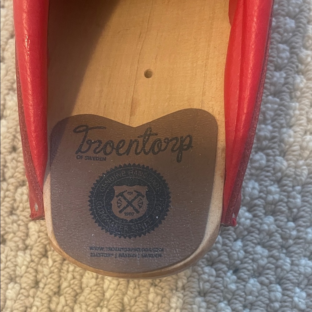 Women's Red Leather Clogs with Swedish Design Detail - Picture 4 of 7